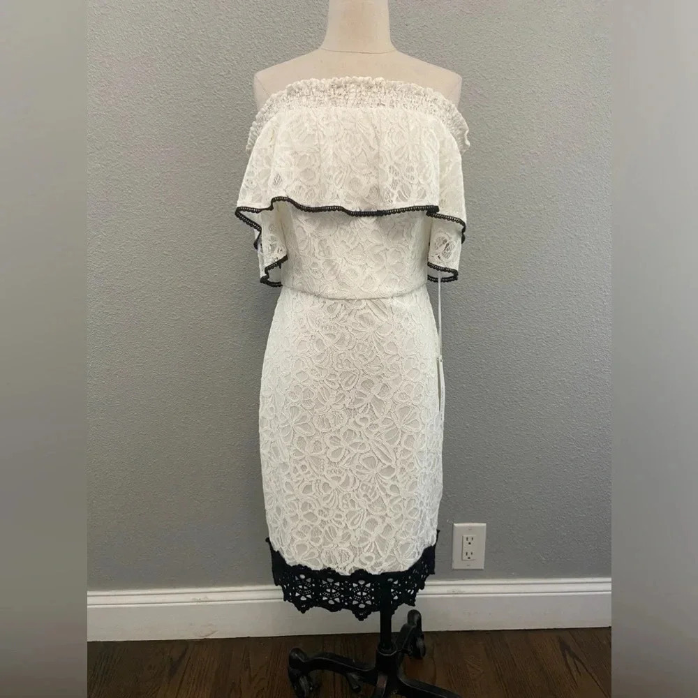 Adelyn Rae Hilda Off-The-Shoulder Lace Dress Size Small NWT‎